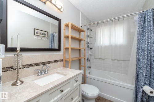 3418 120 Avenue, Edmonton, AB - Indoor Photo Showing Bathroom