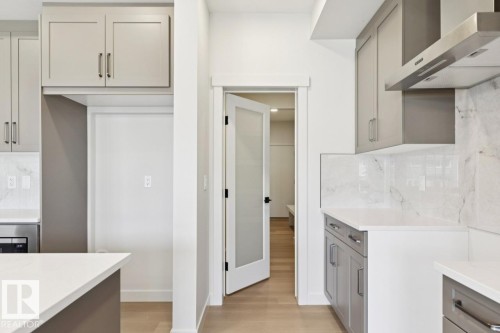 5013 Cawsey Link Sw, Edmonton, AB - Indoor Photo Showing Kitchen