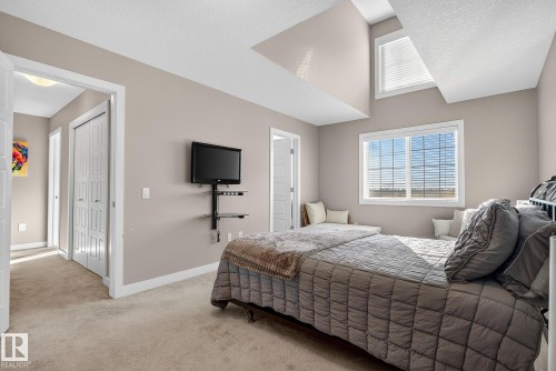 Bedroom with carpet flooring and baseboards - 117 7293 South Terwillegar Drive, Edmonton, AB - Indoor Photo Showing Bedroom