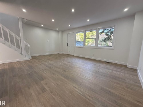 713 Village On The Green, Edmonton, AB - Indoor Photo Showing Other Room