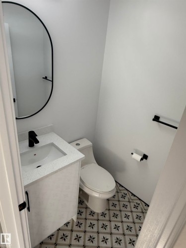 713 Village On The Green, Edmonton, AB - Indoor Photo Showing Bathroom