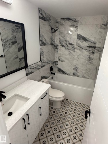 713 Village On The Green, Edmonton, AB - Indoor Photo Showing Bathroom