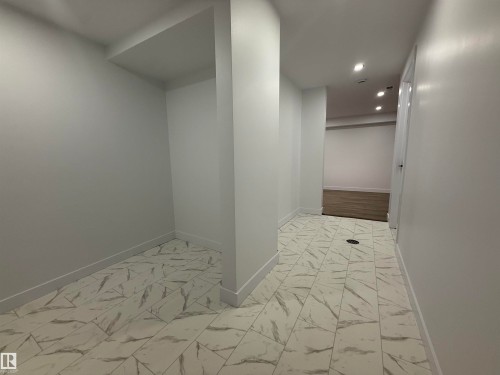 713 Village On The Green, Edmonton, AB - Indoor Photo Showing Other Room