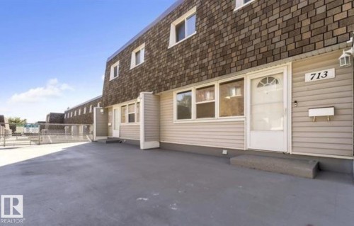 713 Village On The Green, Edmonton, AB - Outdoor With Exterior