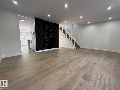 713 Village On The Green, Edmonton, AB - Indoor Photo Showing Other Room