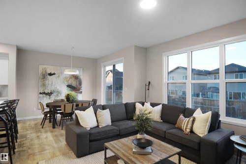 22910 95A Avenue, Edmonton, AB - Indoor Photo Showing Living Room