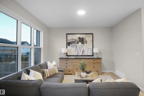 22910 95A Avenue, Edmonton, AB - Indoor Photo Showing Living Room