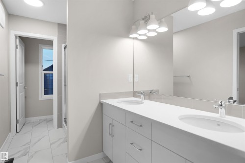 22910 95A Avenue, Edmonton, AB - Indoor Photo Showing Bathroom