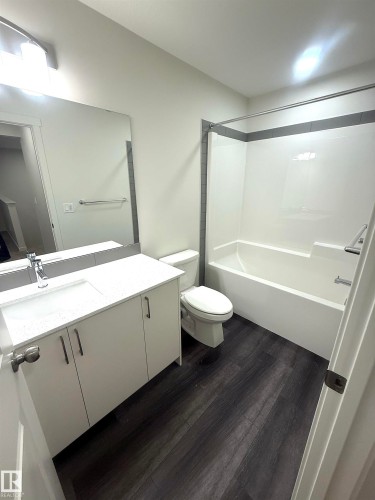 3968 Wren Loop, Edmonton, AB - Indoor Photo Showing Bathroom