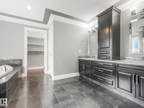 2612 Adam Court, Edmonton, AB - Indoor Photo Showing Bathroom