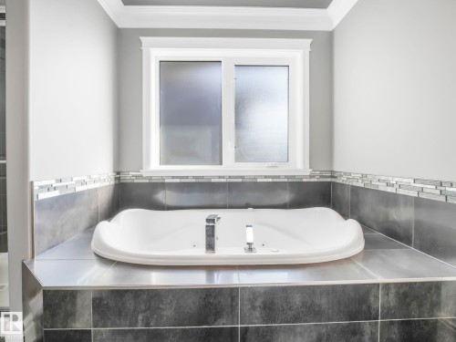 2612 Adam Court, Edmonton, AB - Indoor Photo Showing Bathroom