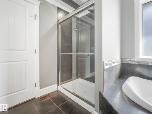 2612 Adam Court, Edmonton, AB - Indoor Photo Showing Bathroom