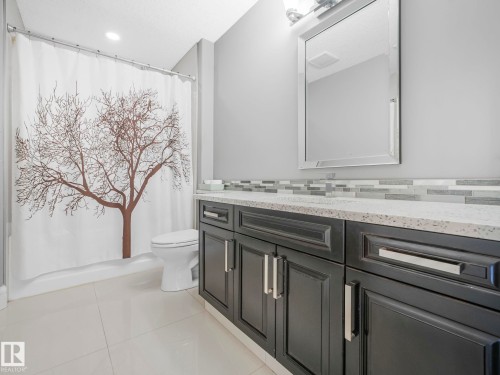 2612 Adam Court, Edmonton, AB - Indoor Photo Showing Bathroom