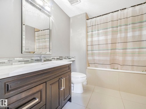 2612 Adam Court, Edmonton, AB - Indoor Photo Showing Bathroom