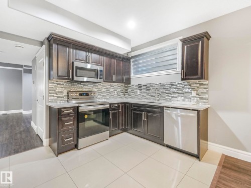 2612 Adam Court, Edmonton, AB - Indoor Photo Showing Kitchen With Upgraded Kitchen