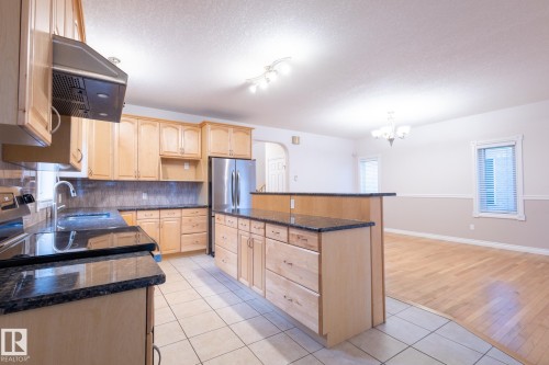 10708 76 Avenue, Edmonton, AB - Indoor Photo Showing Kitchen