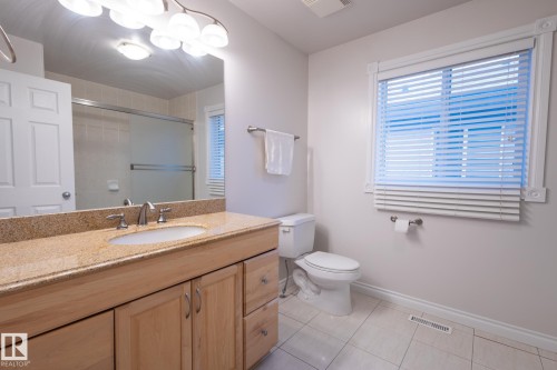 10708 76 Avenue, Edmonton, AB - Indoor Photo Showing Bathroom