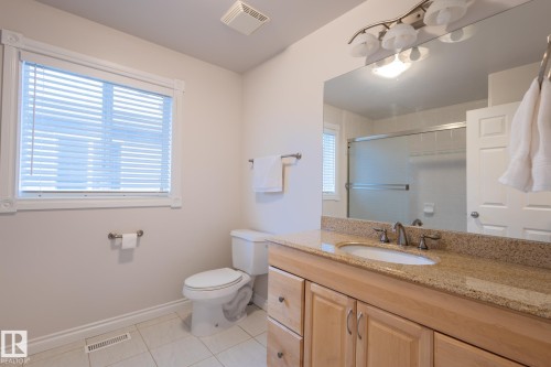 10708 76 Avenue, Edmonton, AB - Indoor Photo Showing Bathroom