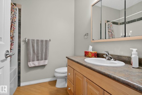 576 Glenwright Crescent, Edmonton, AB - Indoor Photo Showing Bathroom