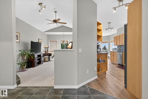 576 Glenwright Crescent, Edmonton, AB - Indoor Photo Showing Other Room