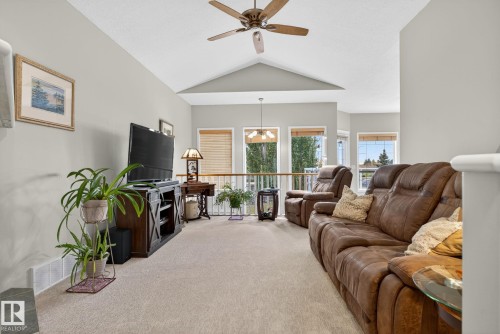 576 Glenwright Crescent, Edmonton, AB - Indoor