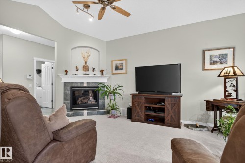 576 Glenwright Crescent, Edmonton, AB - Indoor Photo Showing Living Room With Fireplace