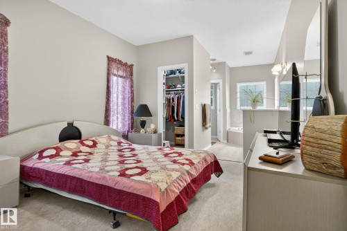 576 Glenwright Crescent, Edmonton, AB - Indoor Photo Showing Bedroom
