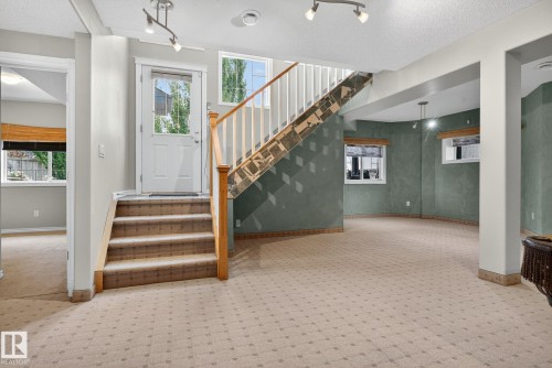 576 Glenwright Crescent, Edmonton, AB - Indoor Photo Showing Other Room