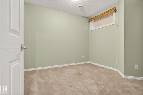 576 Glenwright Crescent, Edmonton, AB - Indoor Photo Showing Other Room
