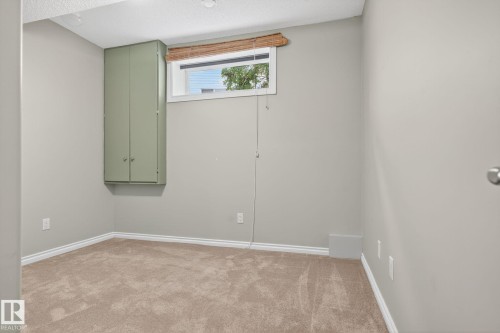 576 Glenwright Crescent, Edmonton, AB - Indoor Photo Showing Other Room
