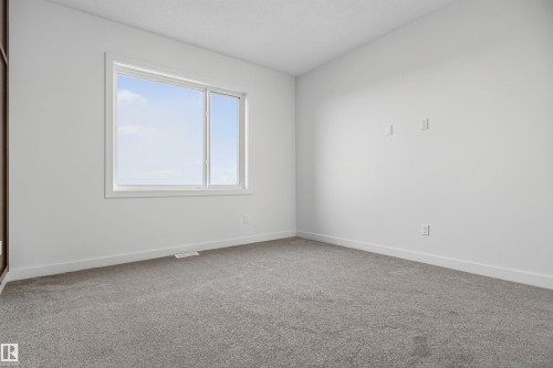 151 Pierwyck Loop, Spruce Grove, AB - Indoor Photo Showing Other Room