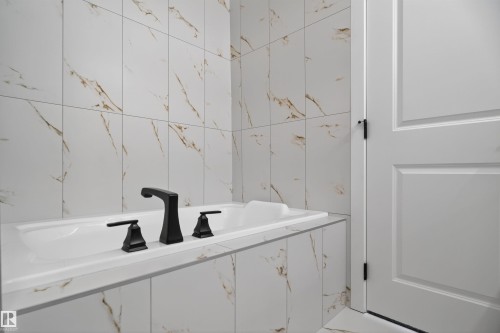 151 Pierwyck Loop, Spruce Grove, AB - Indoor Photo Showing Other Room