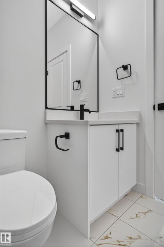 151 Pierwyck Loop, Spruce Grove, AB - Indoor Photo Showing Bathroom
