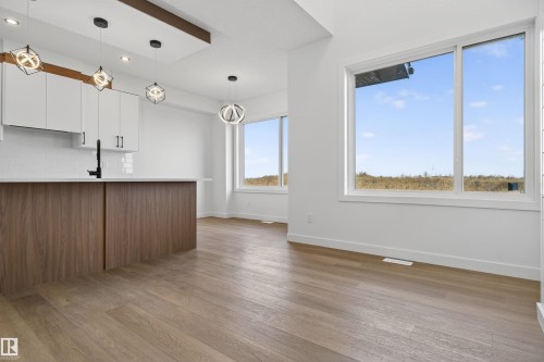 151 Pierwyck Loop, Spruce Grove, AB - Indoor Photo Showing Kitchen