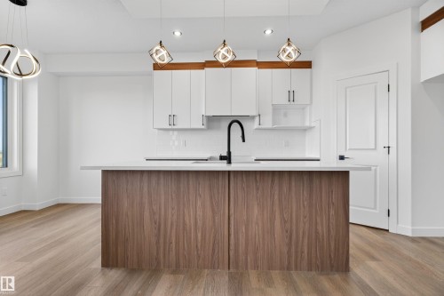 153 Pierwyck Loop, Spruce Grove, AB - Indoor Photo Showing Kitchen