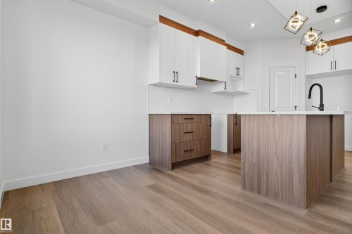 153 Pierwyck Loop, Spruce Grove, AB - Indoor Photo Showing Kitchen