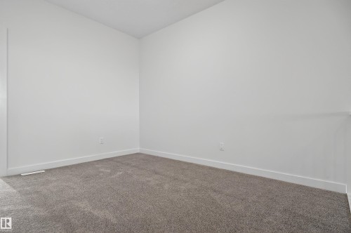 153 Pierwyck Loop, Spruce Grove, AB - Indoor Photo Showing Other Room