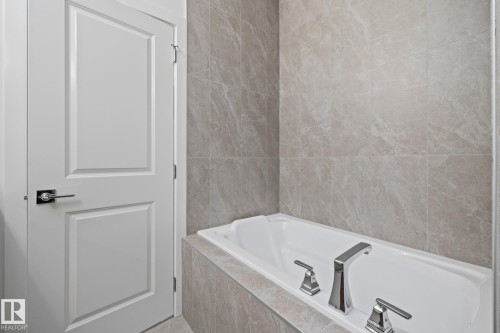 95 Ficus Way, Fort Saskatchewan, AB - Indoor Photo Showing Bathroom