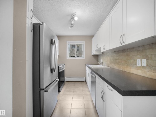 102 10511 42 Avenue, Edmonton, AB - Indoor Photo Showing Kitchen