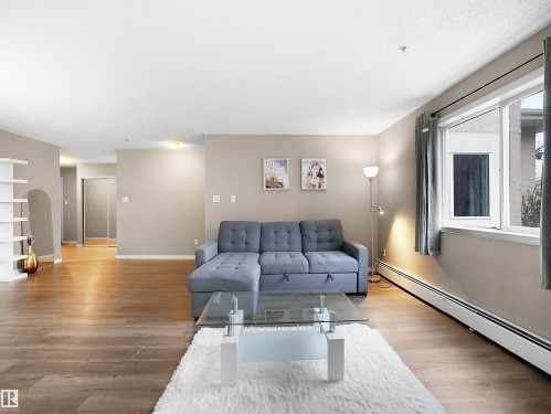 102 10511 42 Avenue, Edmonton, AB - Indoor Photo Showing Living Room