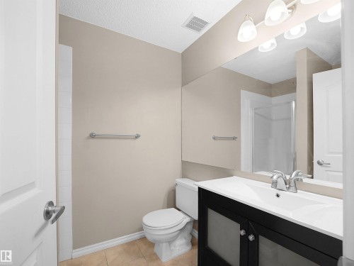 102 10511 42 Avenue, Edmonton, AB - Indoor Photo Showing Bathroom