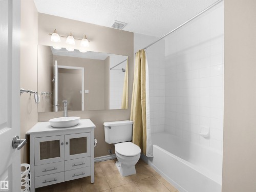102 10511 42 Avenue, Edmonton, AB - Indoor Photo Showing Bathroom