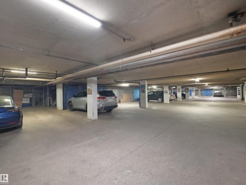 102 10511 42 Avenue, Edmonton, AB - Indoor Photo Showing Garage