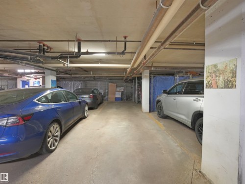102 10511 42 Avenue, Edmonton, AB - Indoor Photo Showing Garage