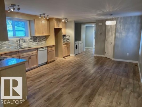 596 Evergreen Park, Edmonton, AB - Indoor Photo Showing Kitchen