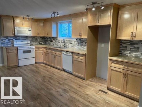 596 Evergreen Park, Edmonton, AB - Indoor Photo Showing Kitchen With Double Sink
