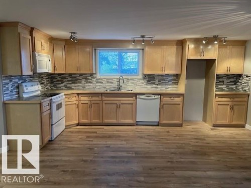 596 Evergreen Park, Edmonton, AB - Indoor Photo Showing Kitchen