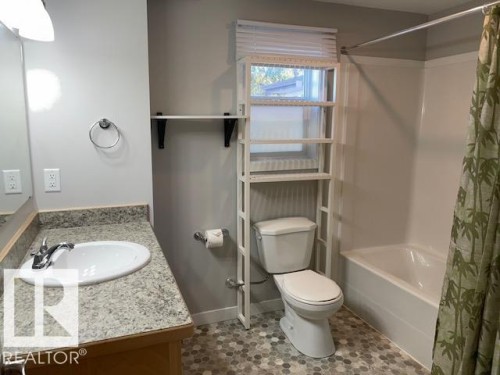 596 Evergreen Park, Edmonton, AB - Indoor Photo Showing Bathroom