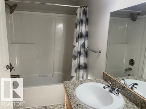 596 Evergreen Park, Edmonton, AB - Indoor Photo Showing Bathroom