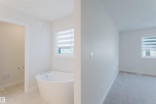 358 Bluff Cove, Leduc, AB - Indoor Photo Showing Bathroom